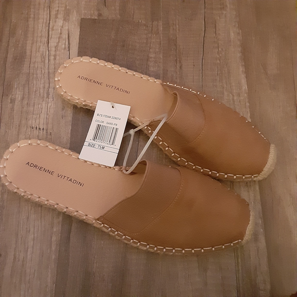 Adrienne Vittadini flats size 7 1/2